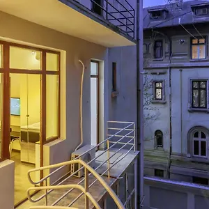 https://chateau-upscale-suites-in-bucharests-historical-center.bucharesthotelsnow.com